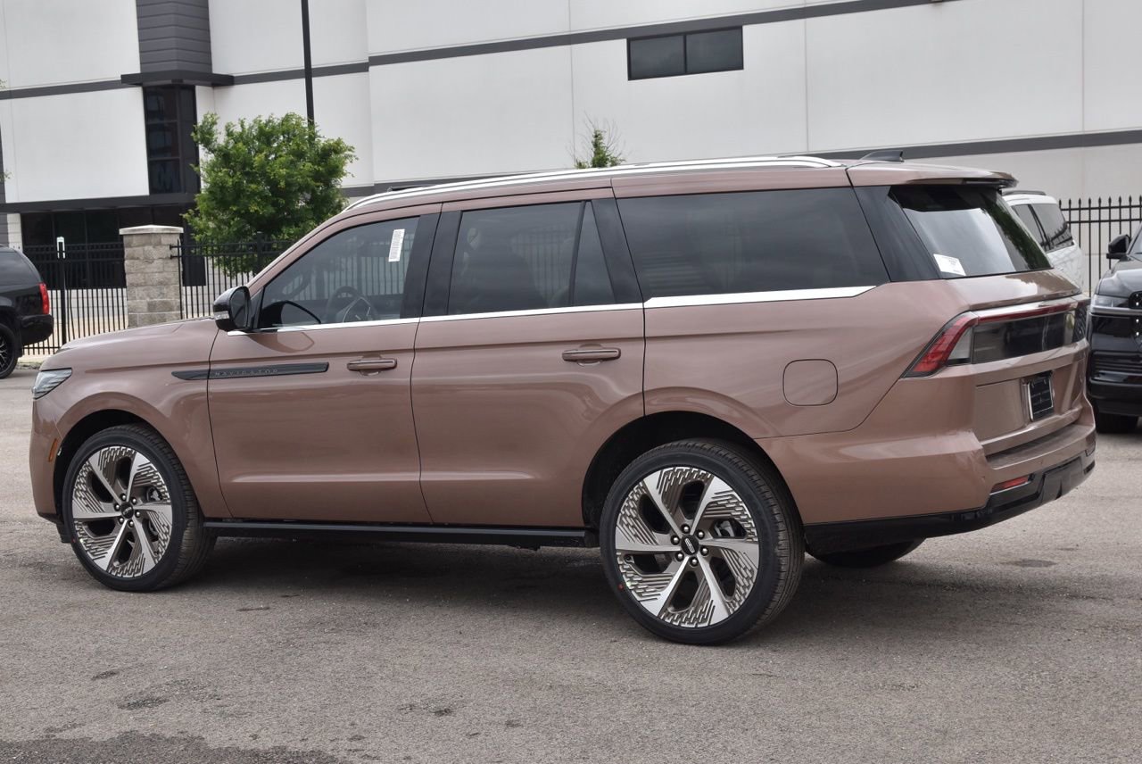 New 2026 Lincoln Navigator Black Label AWD/4WD image 10