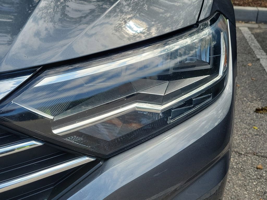 Used 2019 Volkswagen Jetta SE w/ Cold Weather Package FWD image 2