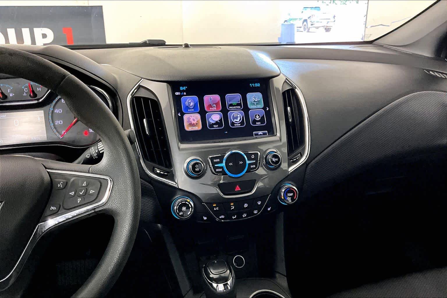 Used 2018 Chevrolet Cruze LT w/ Sun And Sound Package FWD image 6