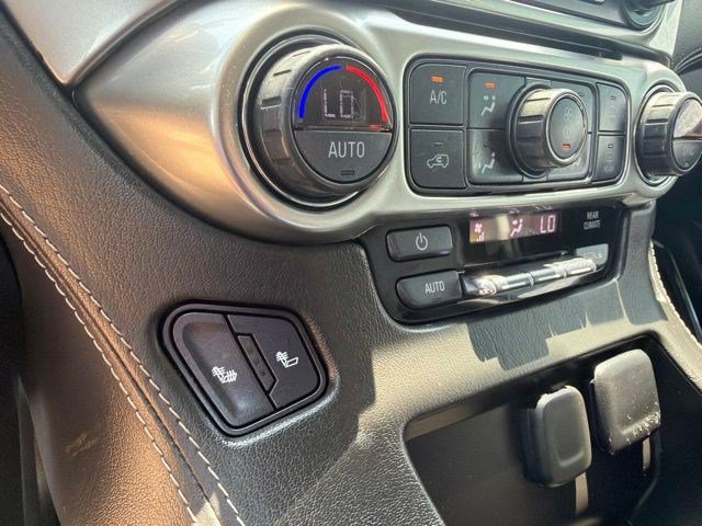 Used 2018 Chevrolet Suburban LT AWD/4WD image 35