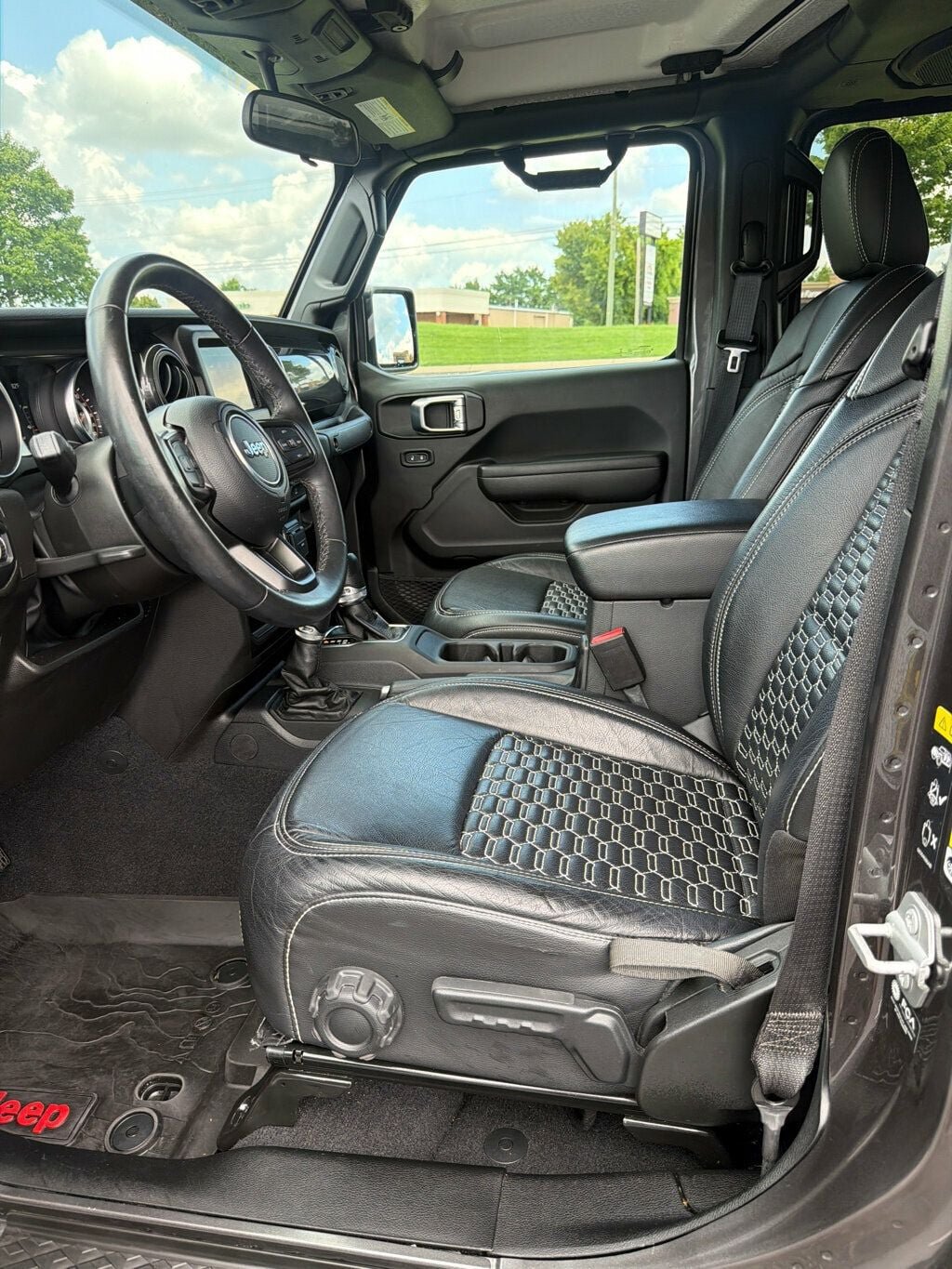 Used 2022 Jeep Gladiator Sport AWD/4WD image 9
