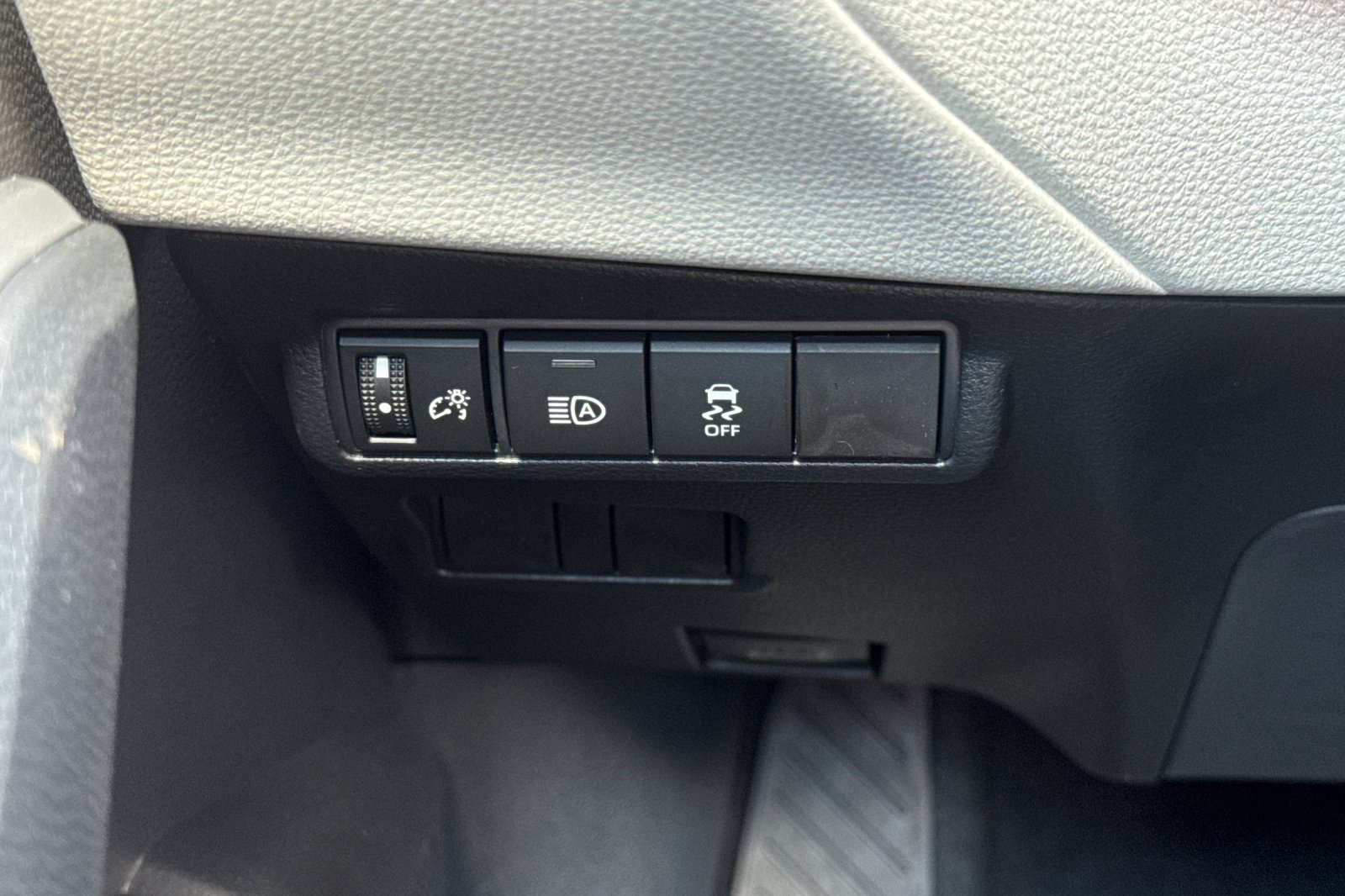 New 2026 Toyota Corolla Cross LE w/ Moonroof Package FWD image 29
