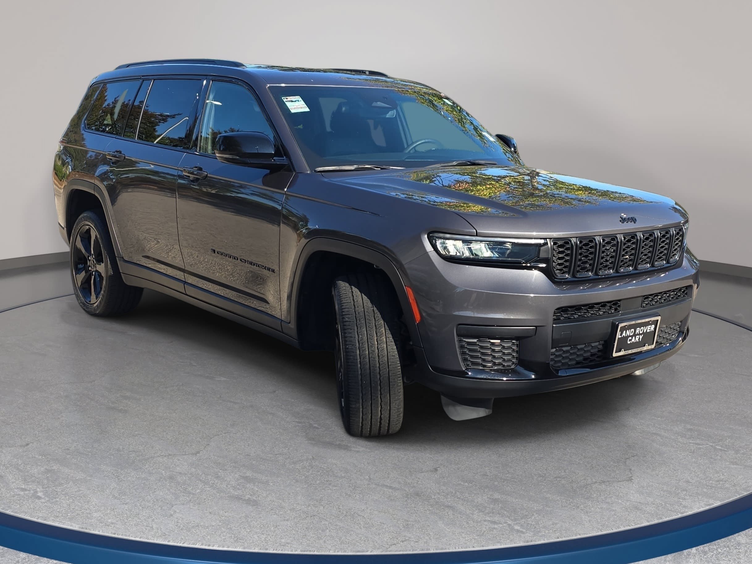 Used 2023 Jeep Grand Cherokee L Laredo AWD/4WD image 3