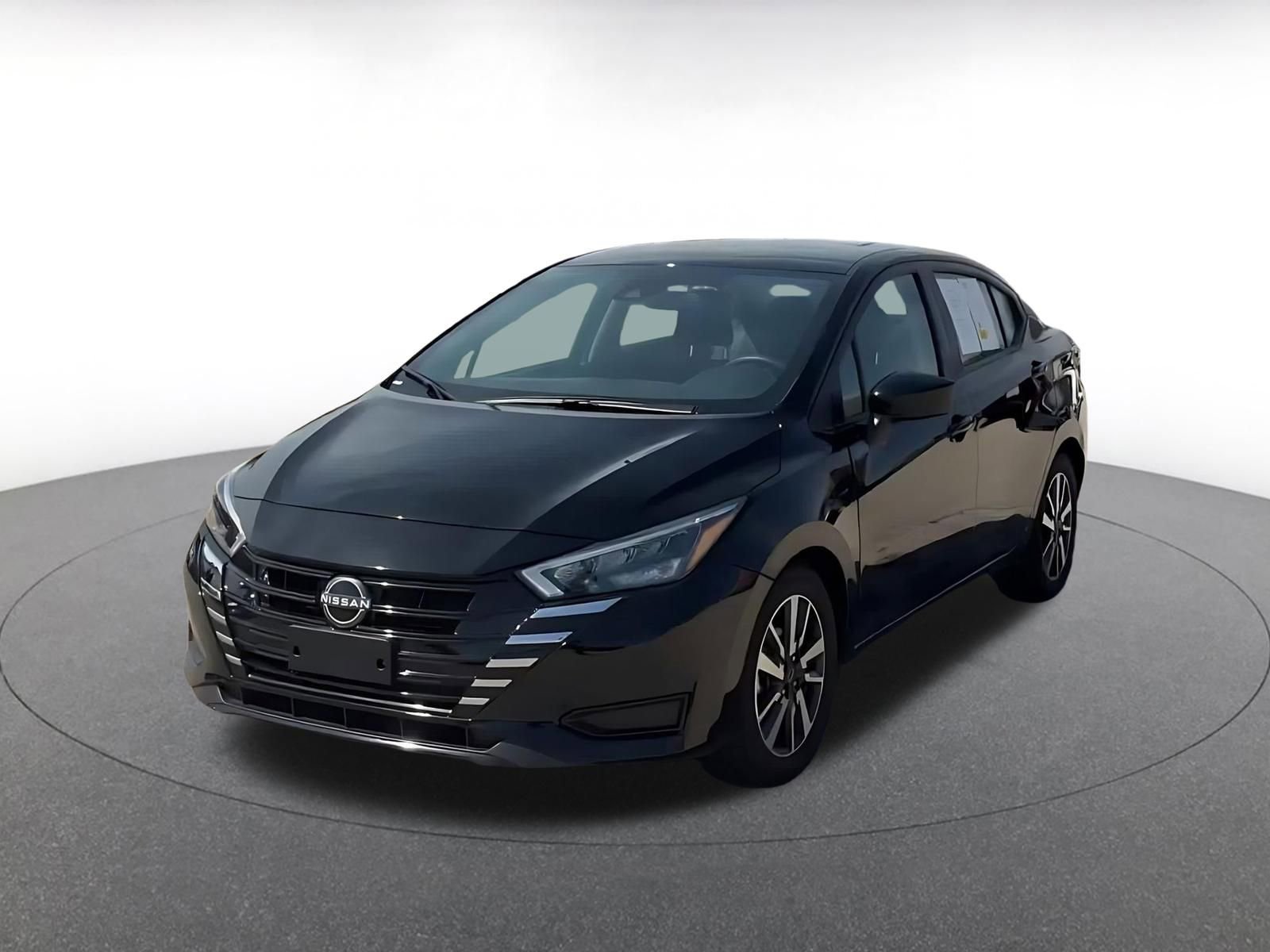 Used 2025 Nissan Versa SV image 4