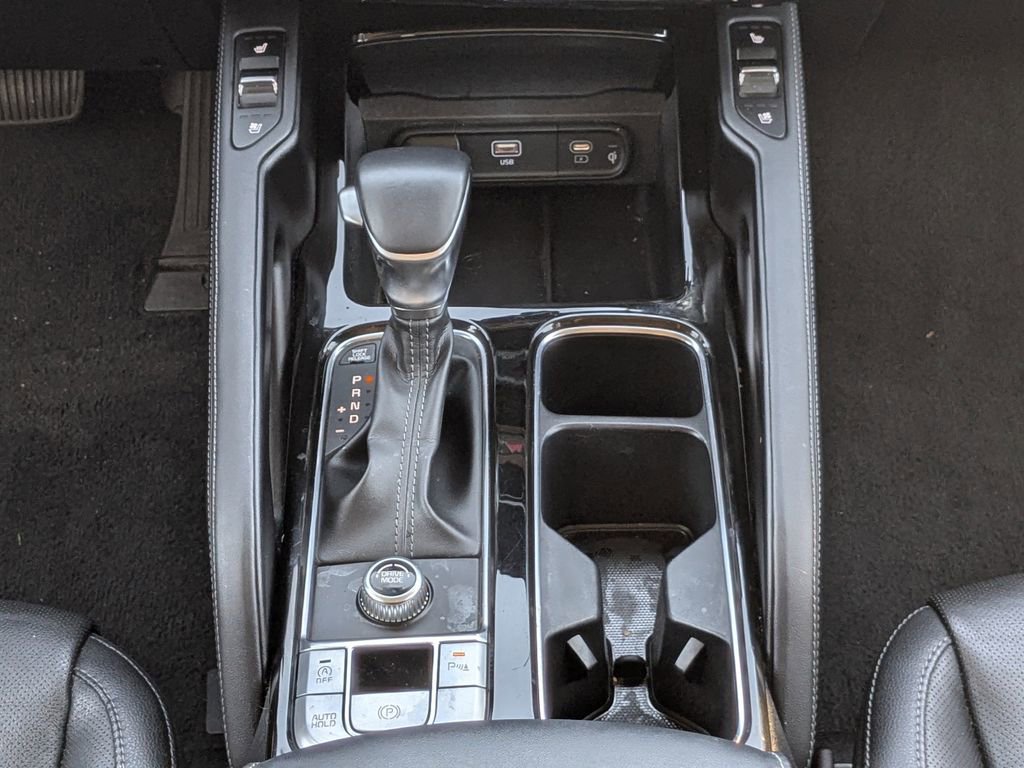 Used 2024 Kia Telluride EX w/ EX Captain's Chair Package image 24