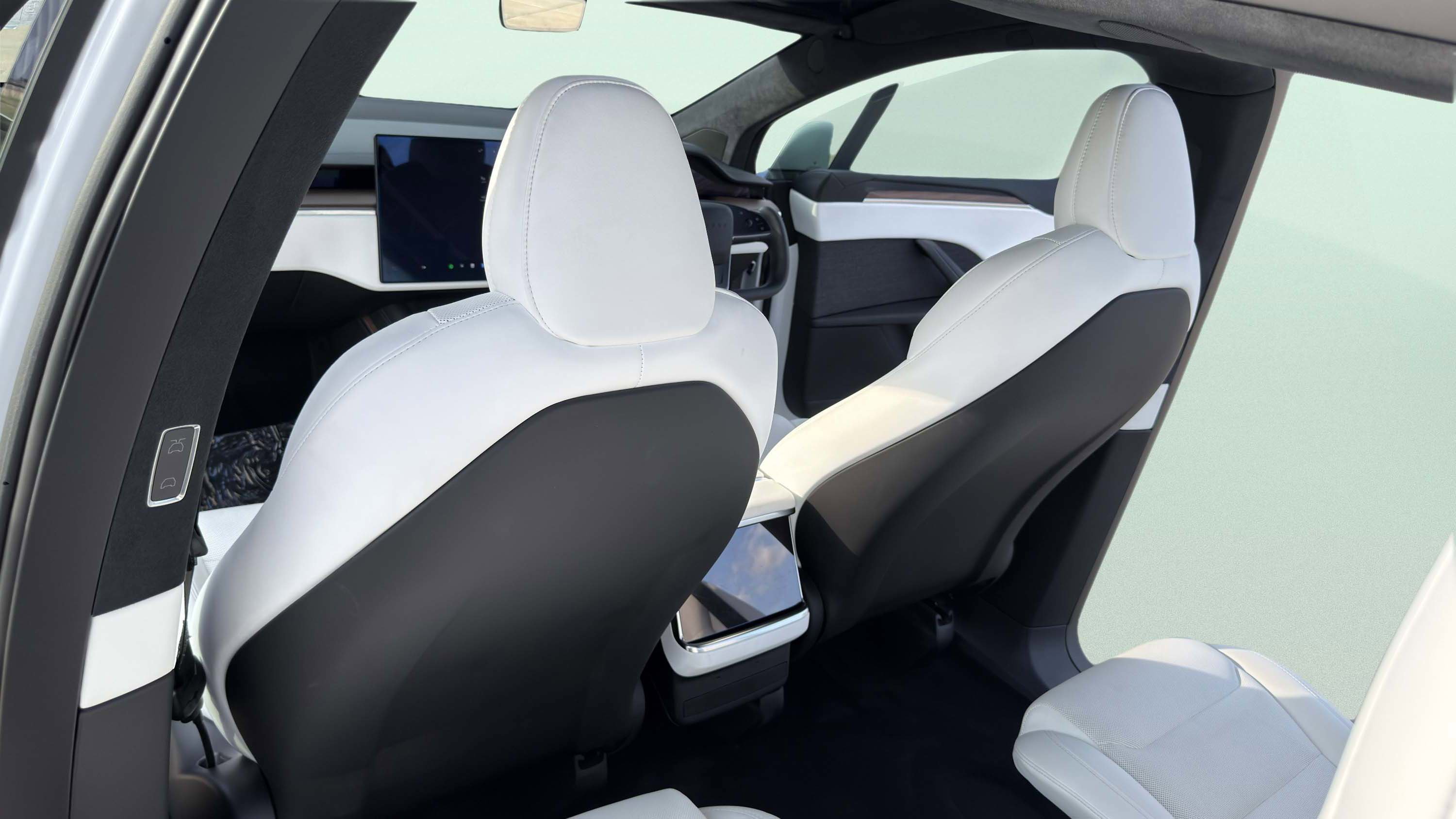 Used 2023 Tesla Model X image 27