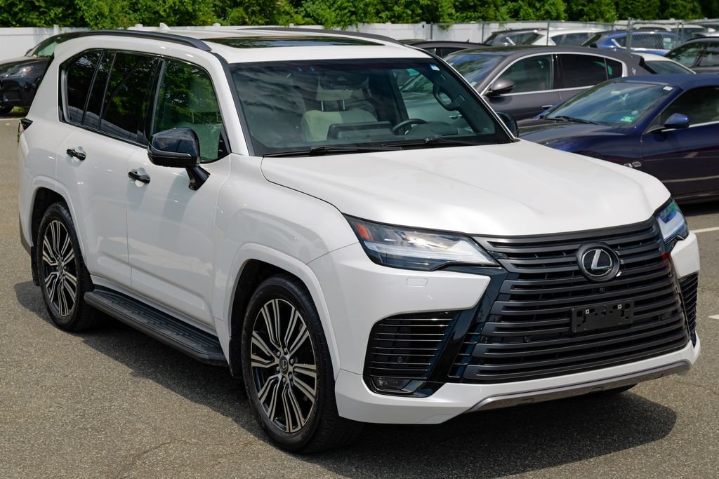 Used 2024 Lexus LX 600 4WD w/ Appearance Package image 9