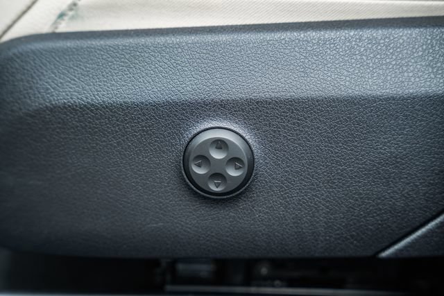 Used 2023 Mercedes-Benz GLC 300 4MATIC image 30