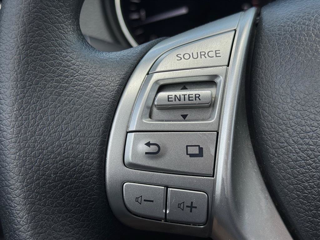 Used 2015 Nissan Rogue S FWD image 18