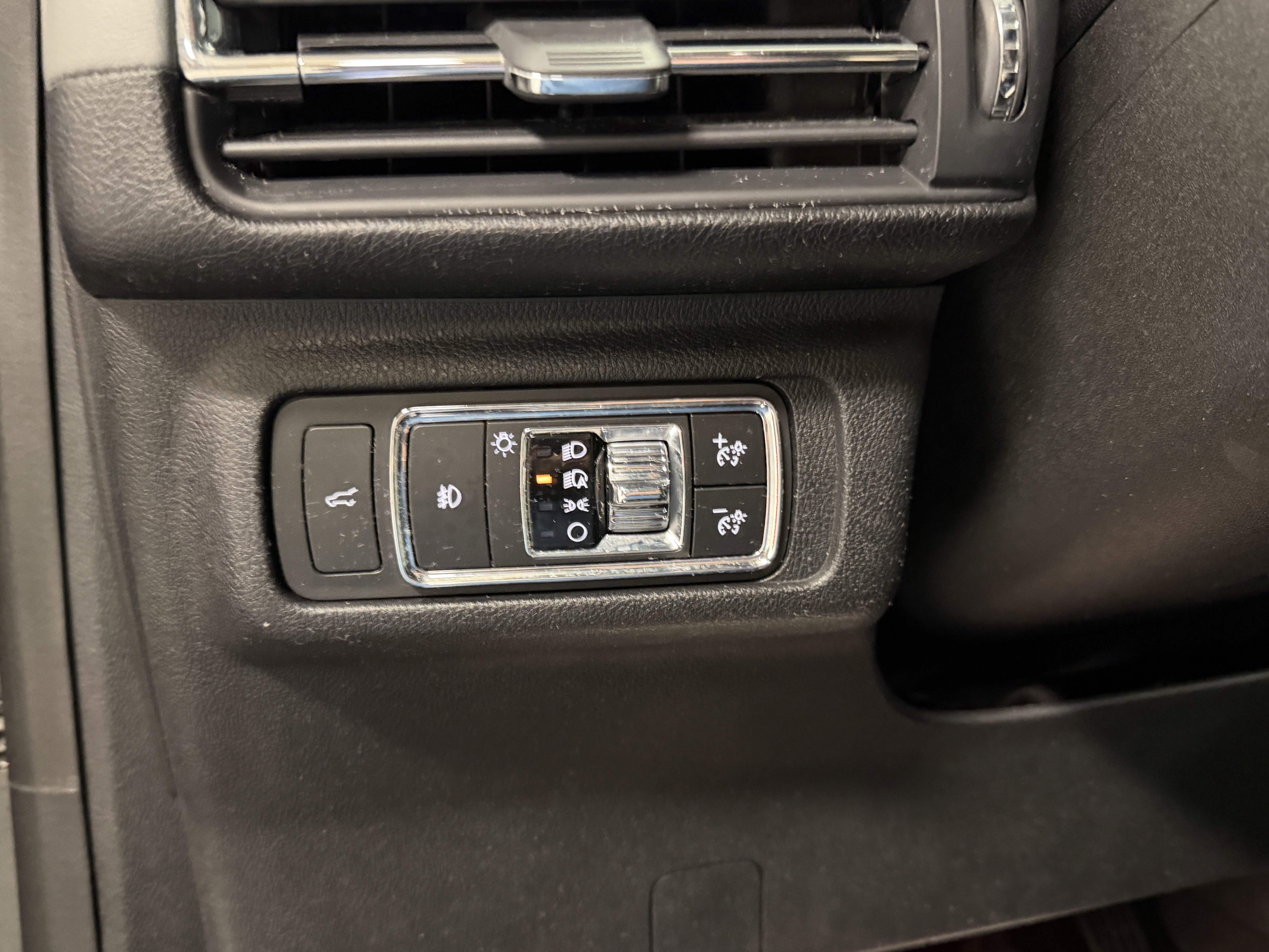 Used 2020 Lincoln Corsair Reserve w/ Equipment Group 201A image 23