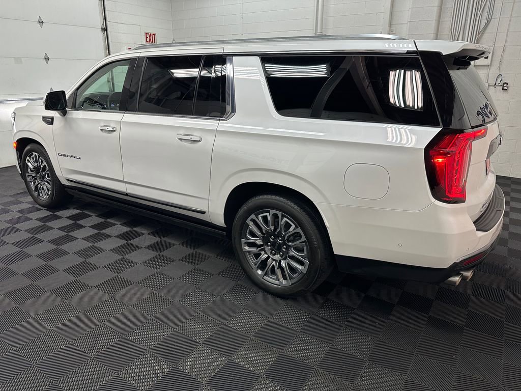 Used 2024 GMC Yukon XL Denali Ultimate AWD/4WD image 6