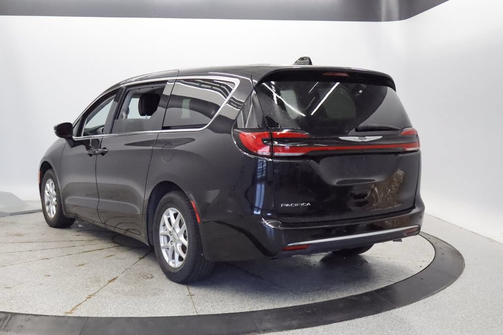 Certified 2023 Chrysler Pacifica Touring-L FWD image 3