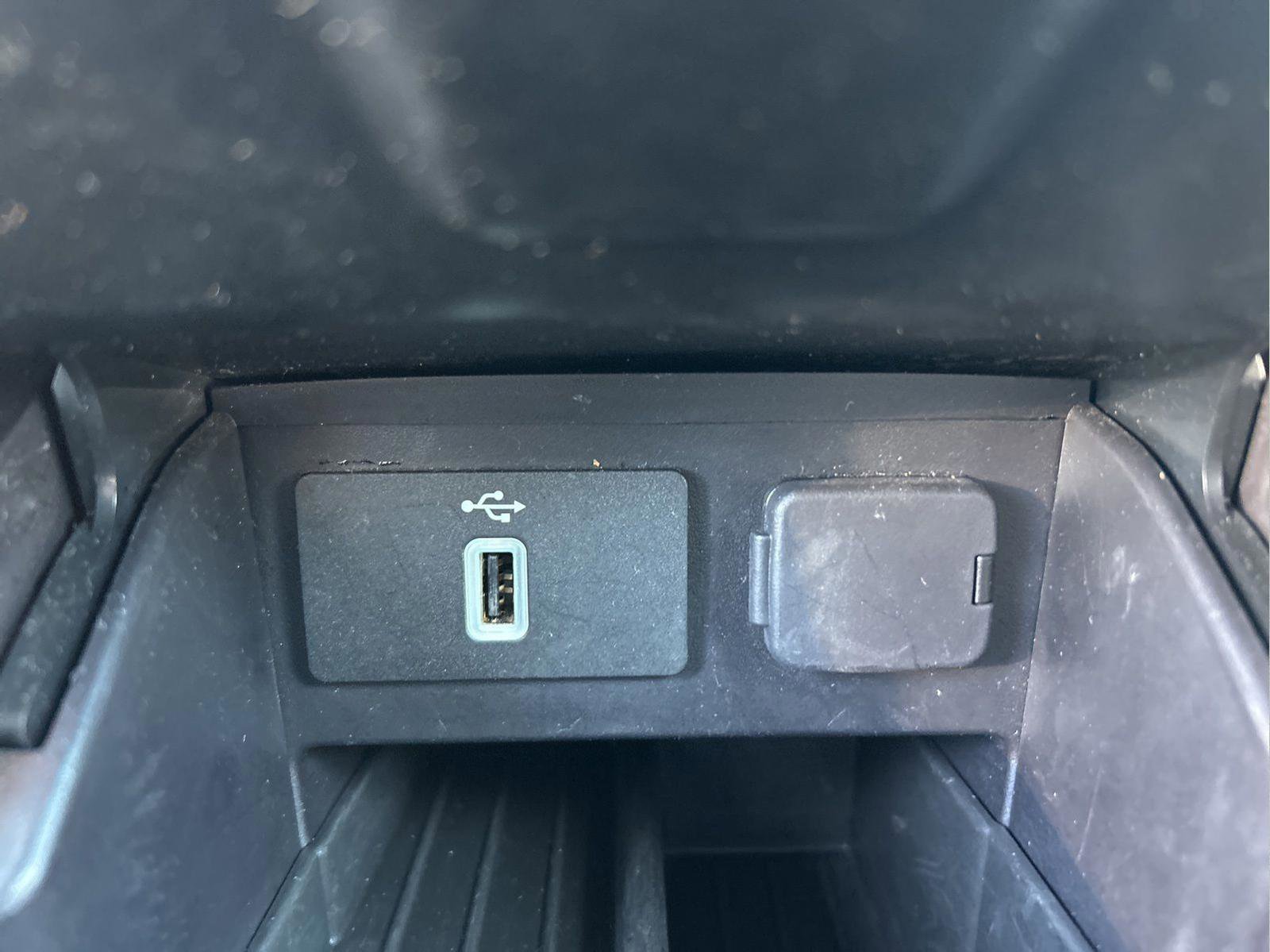 Used 2019 Ford Explorer Limited w/ Class III Trailer Tow Package FWD image 29