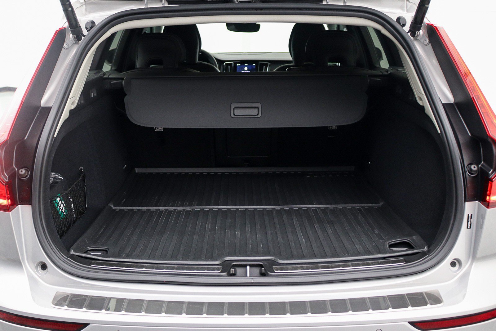 Used 2025 Volvo V60 B5 Cross Country Ultra w/ Protection Package Premier AWD/4WD image 32
