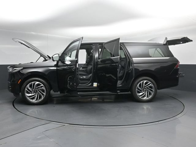 Certified 2025 Lincoln Navigator L Reserve AWD/4WD image 59