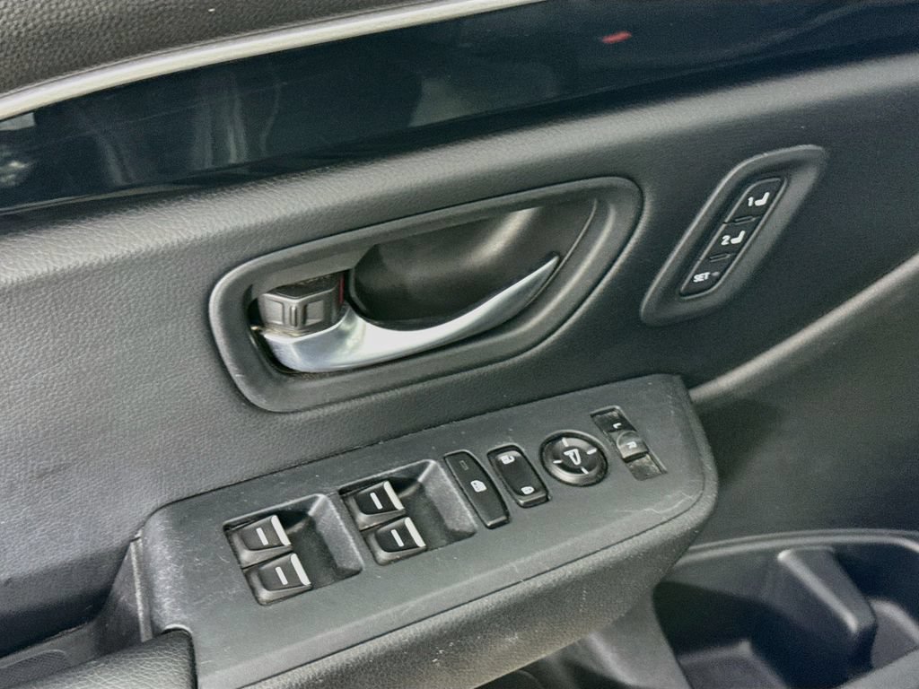 Used 2025 Honda Pilot EX-L image 18