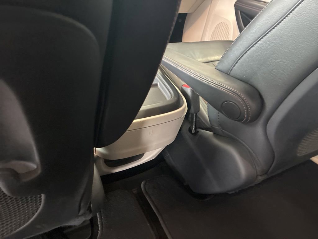 Used 2017 Chrysler Pacifica Touring-L w/ Tire & Wheel Group FWD image 13