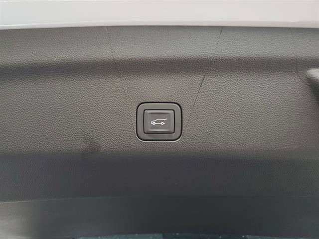 Certified 2026 Cadillac Escalade ESV Platinum Luxury image 31