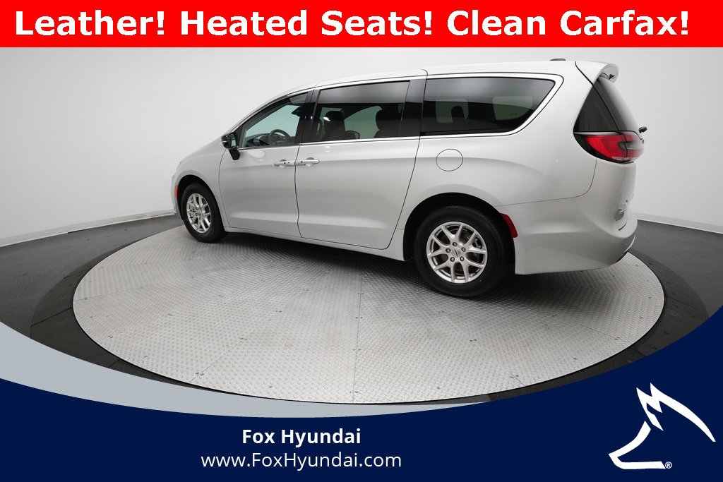 Used 2024 Chrysler Pacifica Touring-L image 12