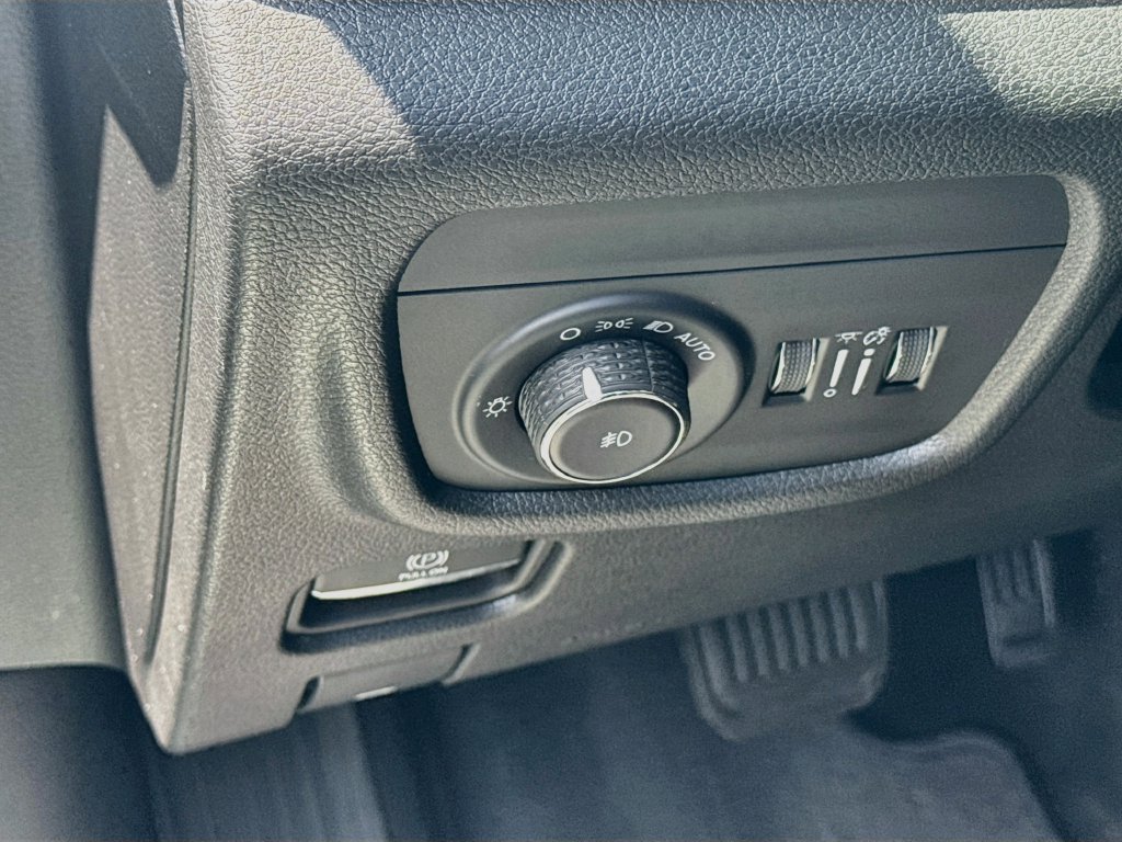 Used 2023 Jeep Grand Cherokee Limited AWD/4WD image 12