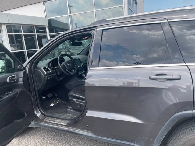 Used 2020 Jeep Grand Cherokee Laredo w/ Laredo X Package RWD image 25