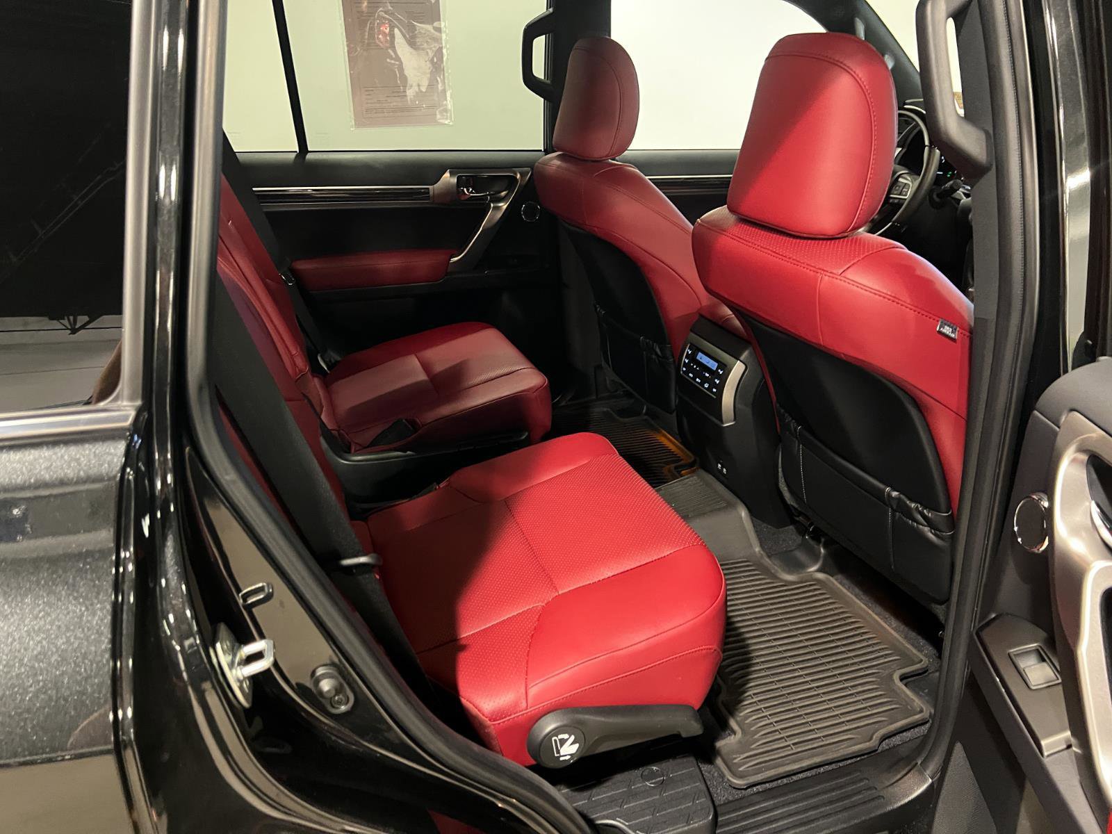 Used 2023 Lexus GX 460 Luxury w/ Sport Design Package AWD/4WD image 38
