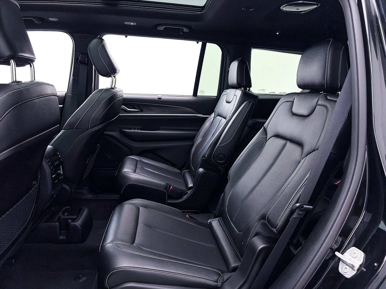 Used 2024 Jeep Grand Cherokee L Limited w/ Luxury Tech Group II image 39