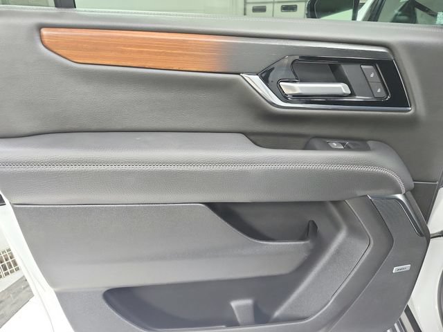 Used 2025 GMC Yukon XL Denali AWD/4WD image 45