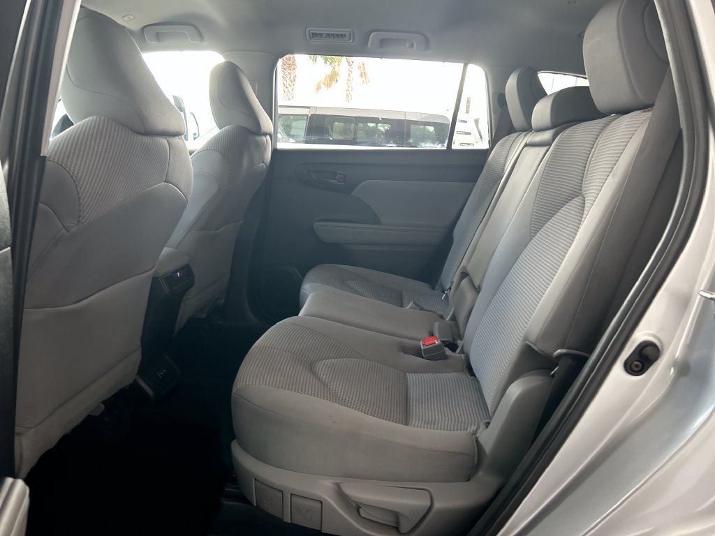 Used 2023 Toyota Highlander LE FWD image 28