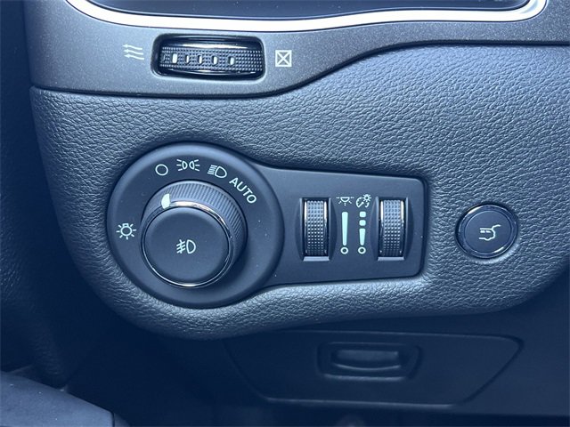 Used 2021 Jeep Cherokee Trailhawk w/ Sun, Sound & Nav Group image 23