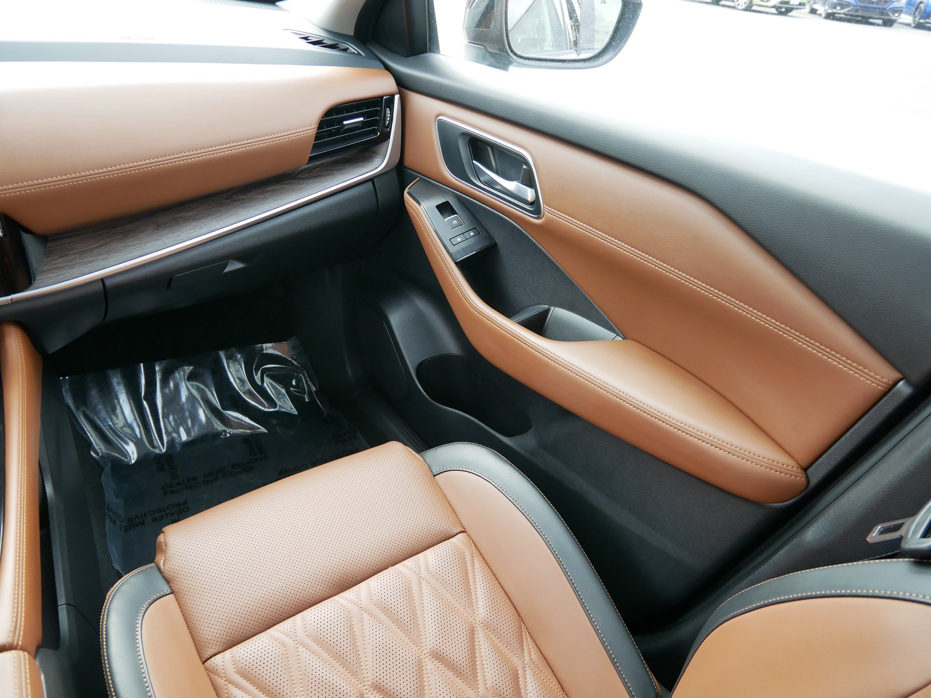 Used 2025 Nissan Rogue Platinum image 11