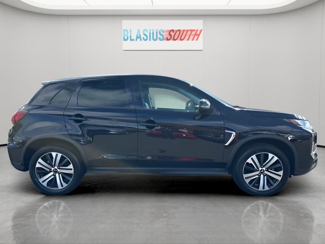Used 2025 Mitsubishi Outlander Sport SE image 2