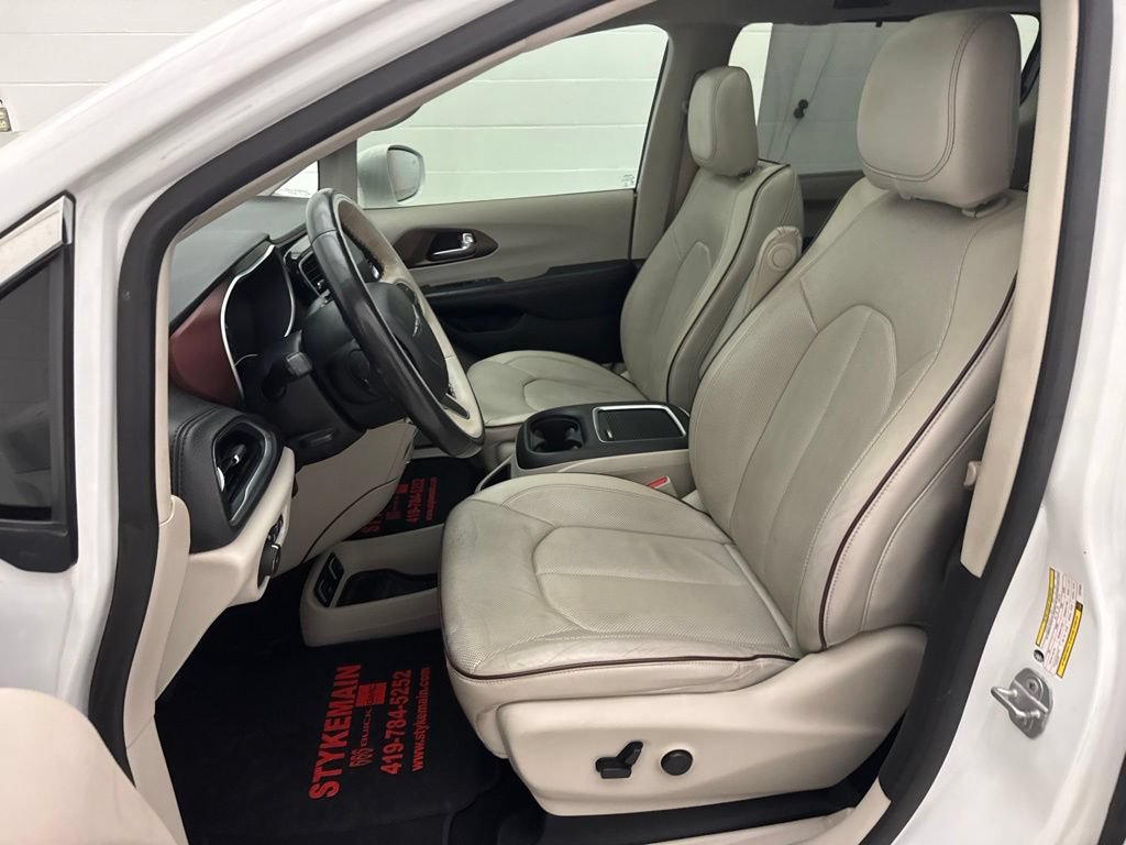 Used 2020 Chrysler Pacifica Limited FWD image 20