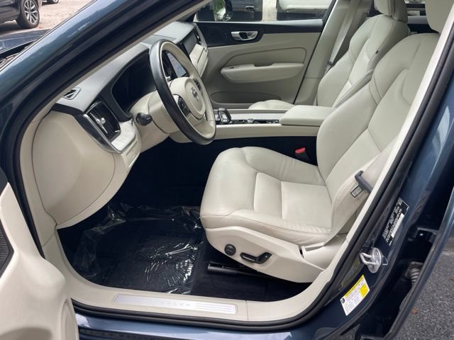 Certified 2024 Volvo XC60 B5 Plus w/ Climate Package AWD/4WD image 10