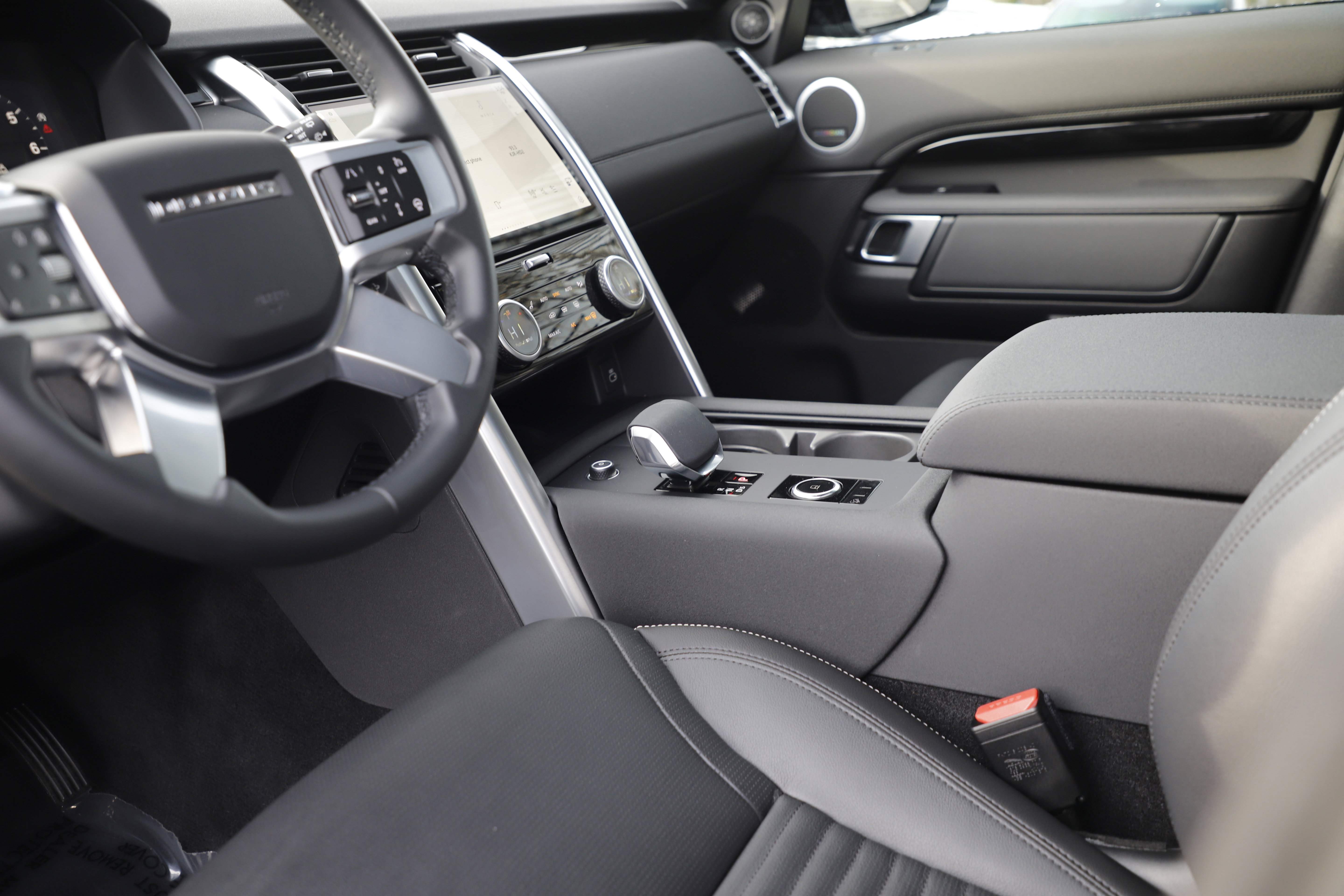 Certified 2025 Land Rover Discovery S image 22