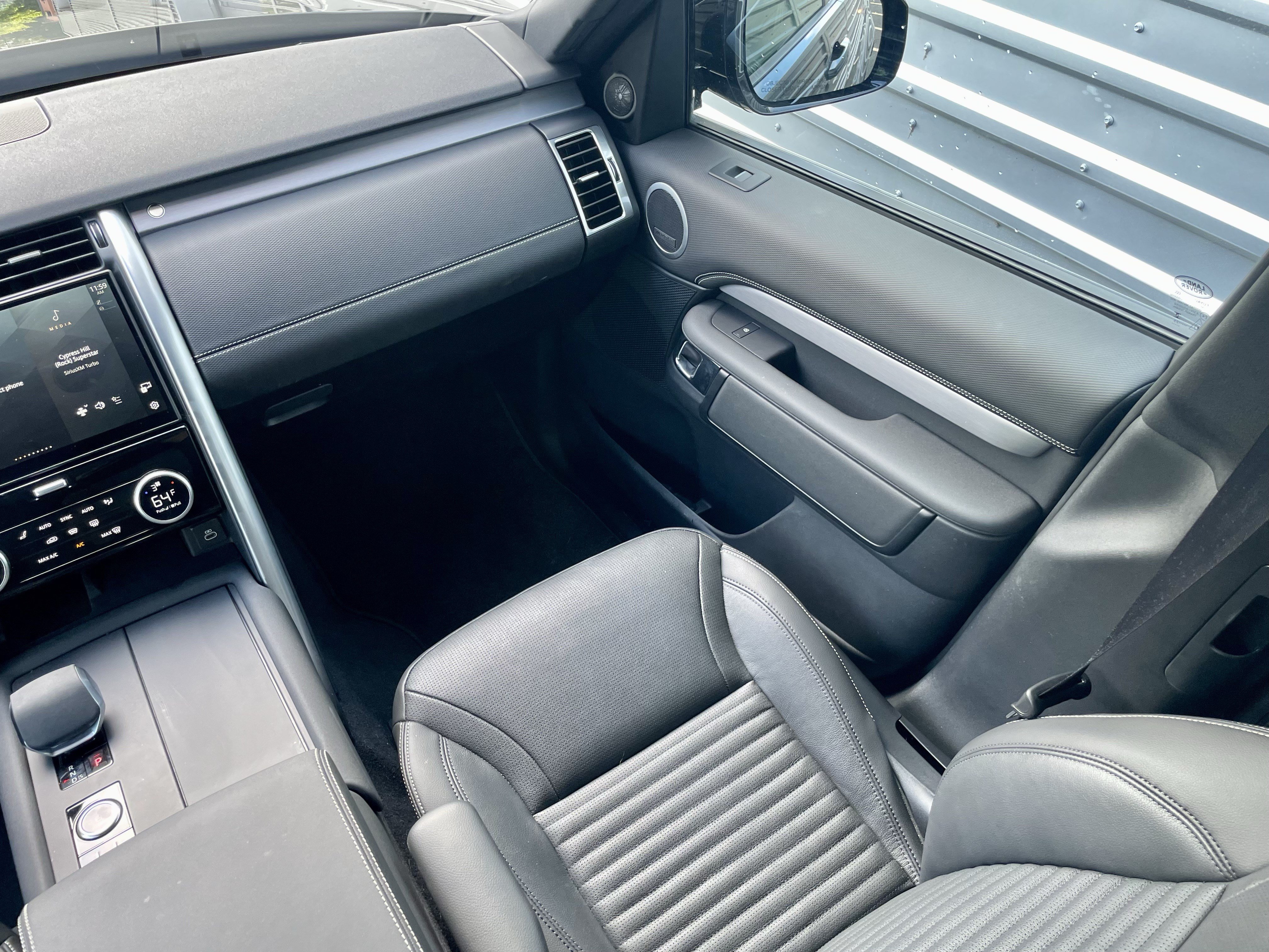 Certified 2025 Land Rover Discovery Dynamic SE AWD/4WD image 18