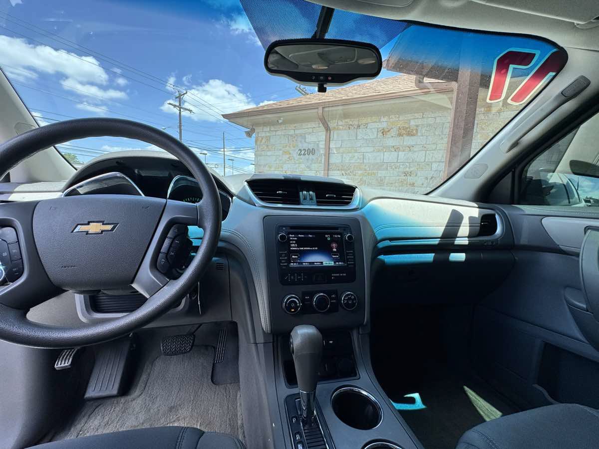Used 2017 Chevrolet Traverse LS FWD image 11