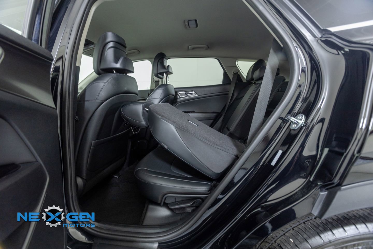 Used 2024 Kia Sportage EX image 27