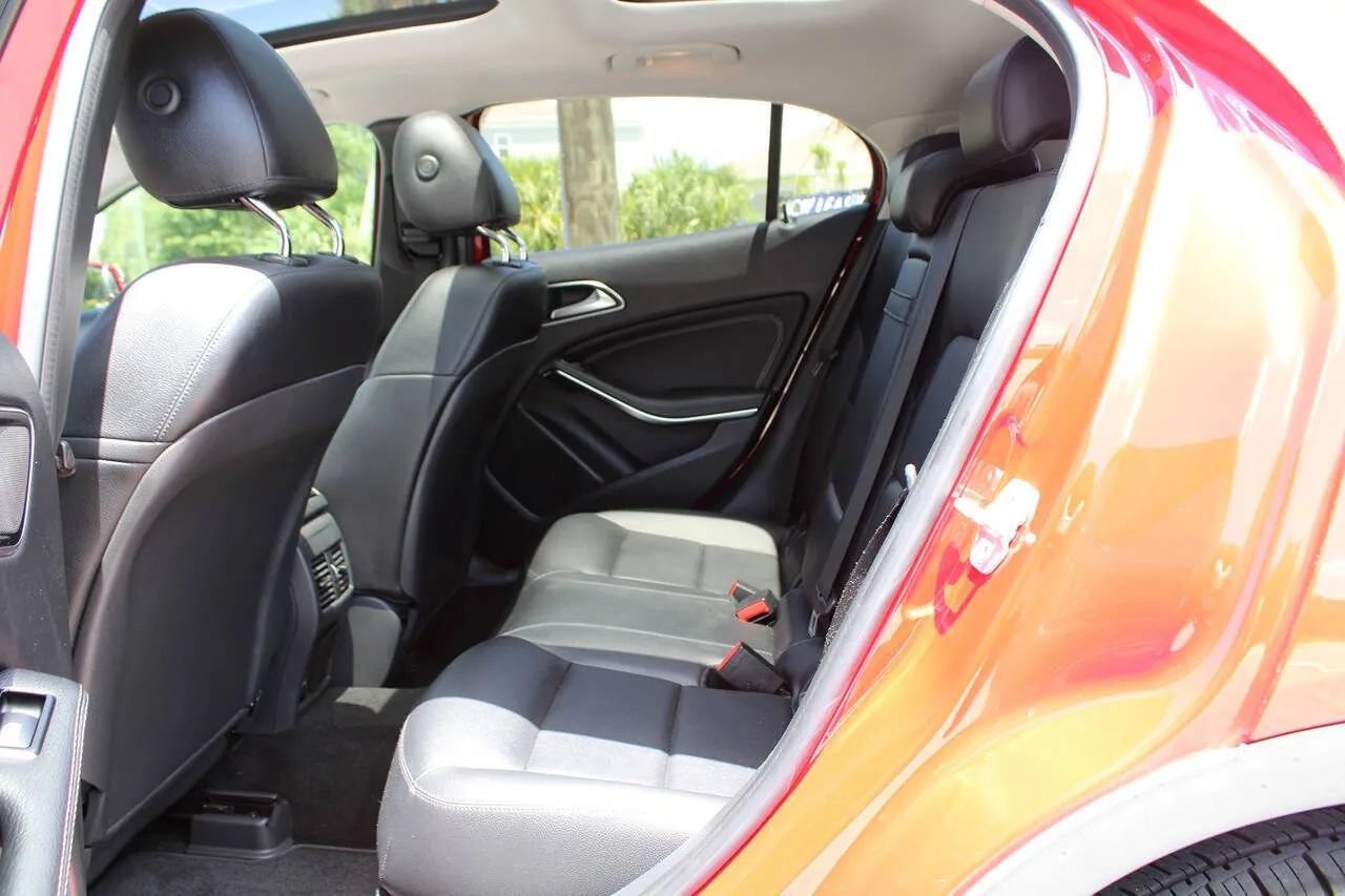 Used 2015 Mercedes-Benz GLA 250 4MATIC w/ Premium Package image 10