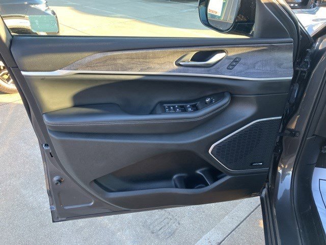 Used 2022 Jeep Grand Cherokee Limited 4xe image 9