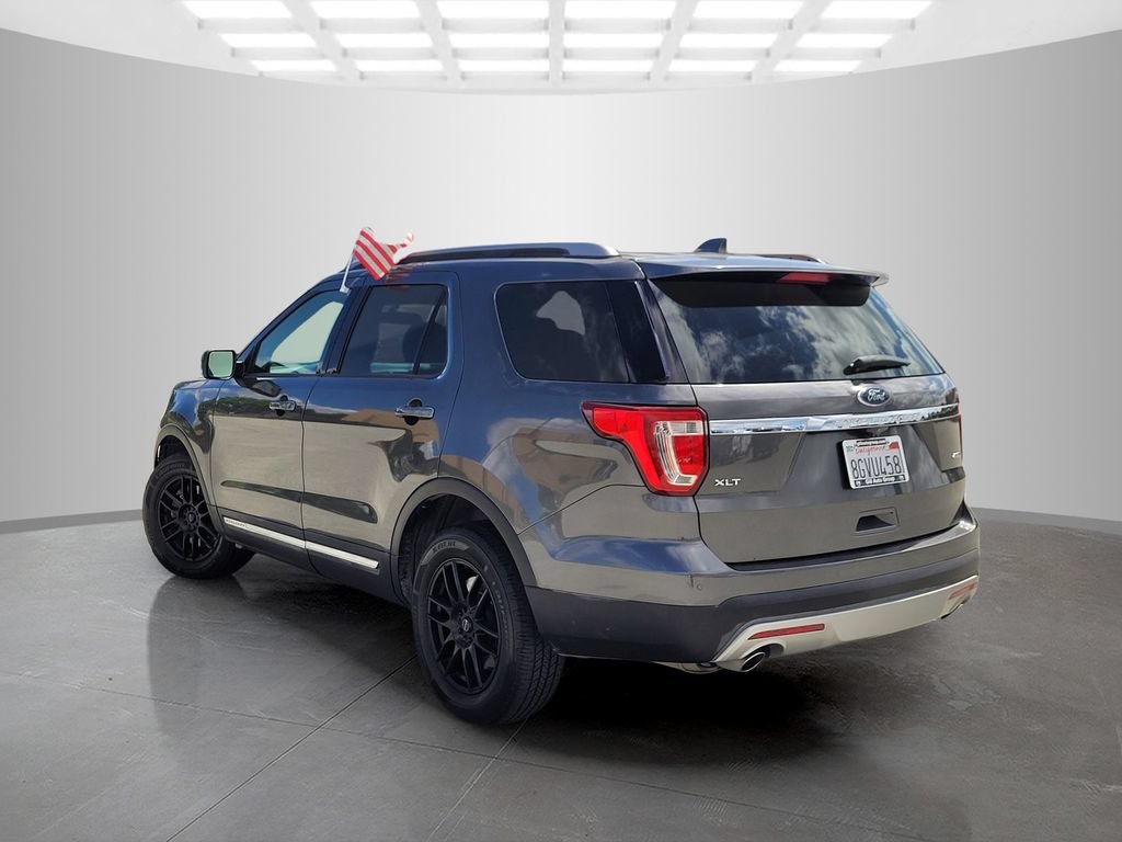 Used 2017 Ford Explorer XLT w/ Equipment Group 202A AWD/4WD image 7