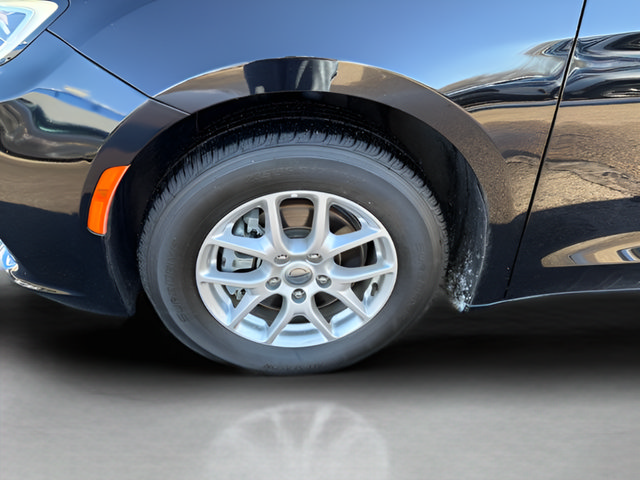 Used 2024 Chrysler Pacifica Touring-L FWD image 25
