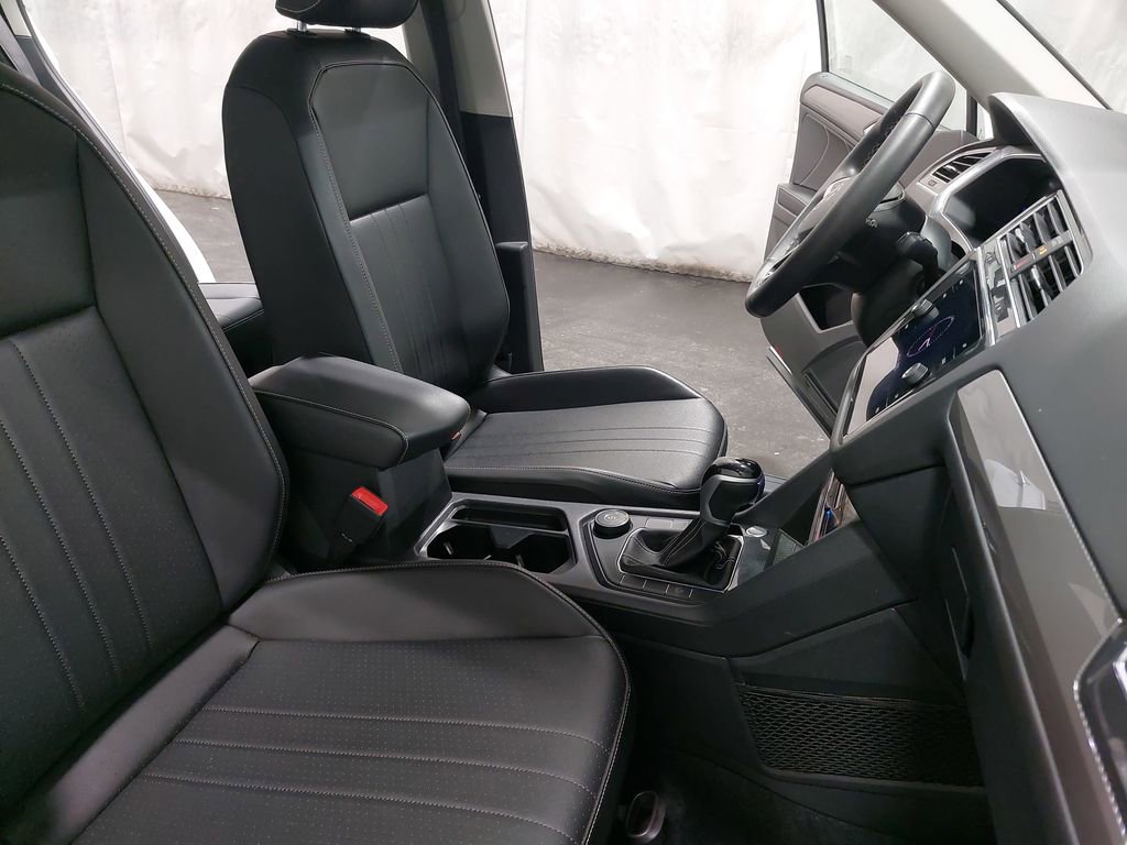 Used 2022 Volkswagen Tiguan SE image 10