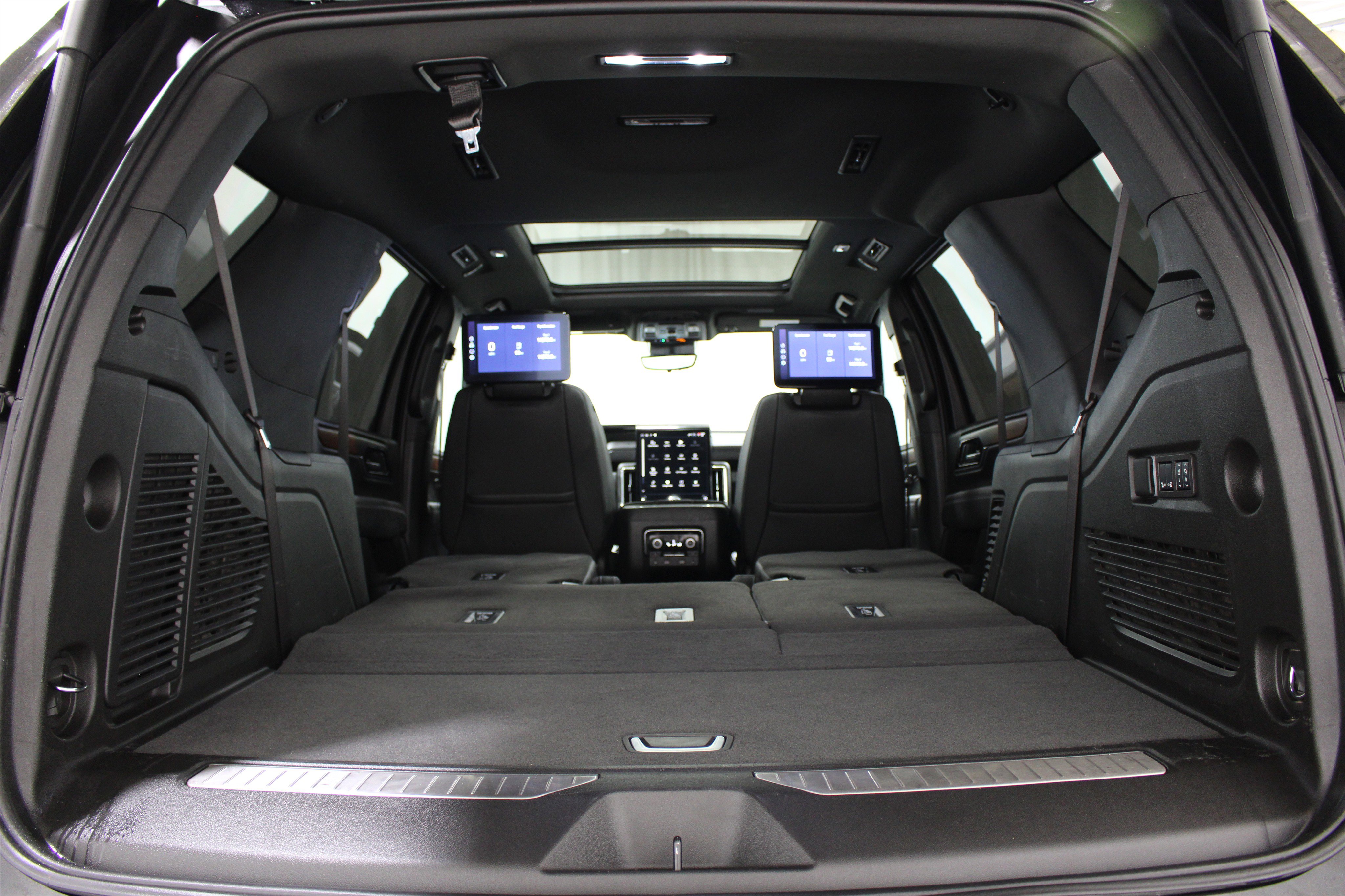 Used 2025 GMC Yukon Denali w/ Denali Reserve Package image 25