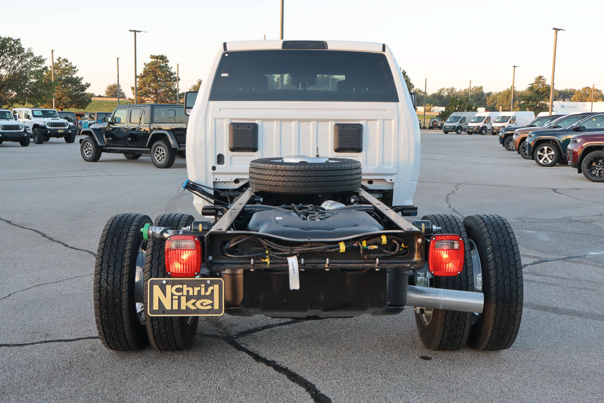 New 2027 RAM 5500 Tradesman w/ Chrome Appearance Group AWD/4WD image 5