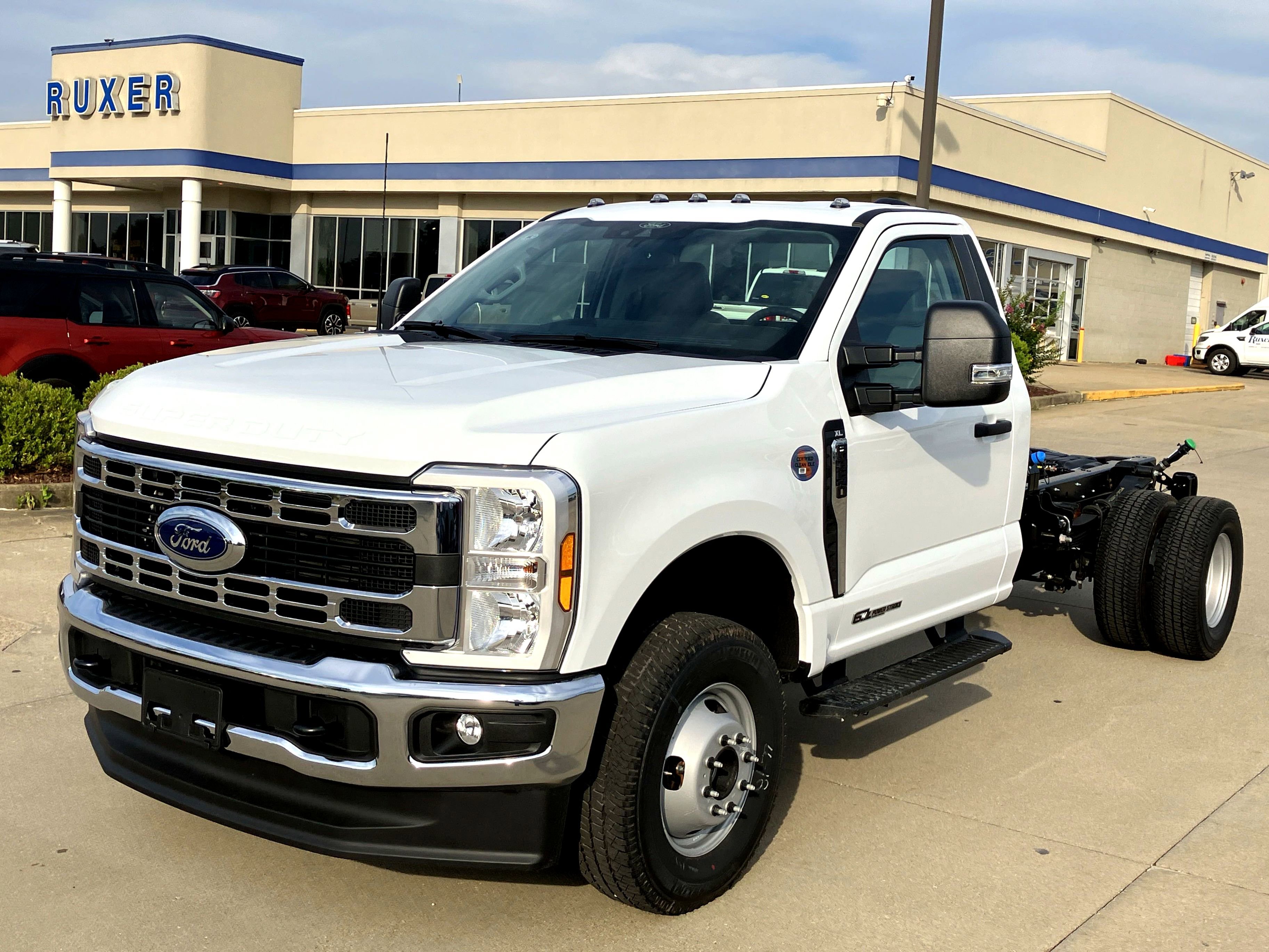New 2025 Ford F350 XL w/ XL Chrome Package 360° Tour