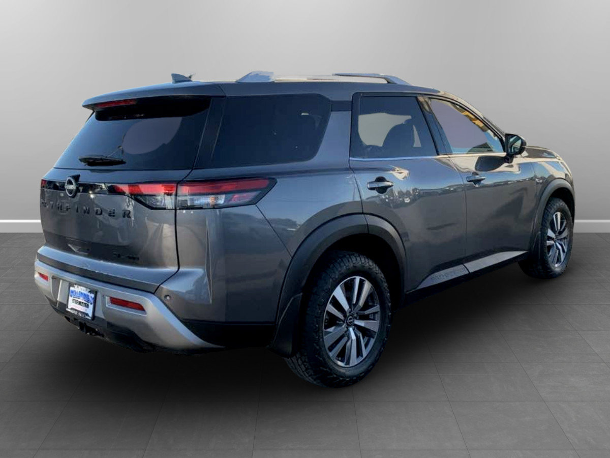 Used 2022 Nissan Pathfinder SL w/ Lighting Package (N92) AWD/4WD image 7