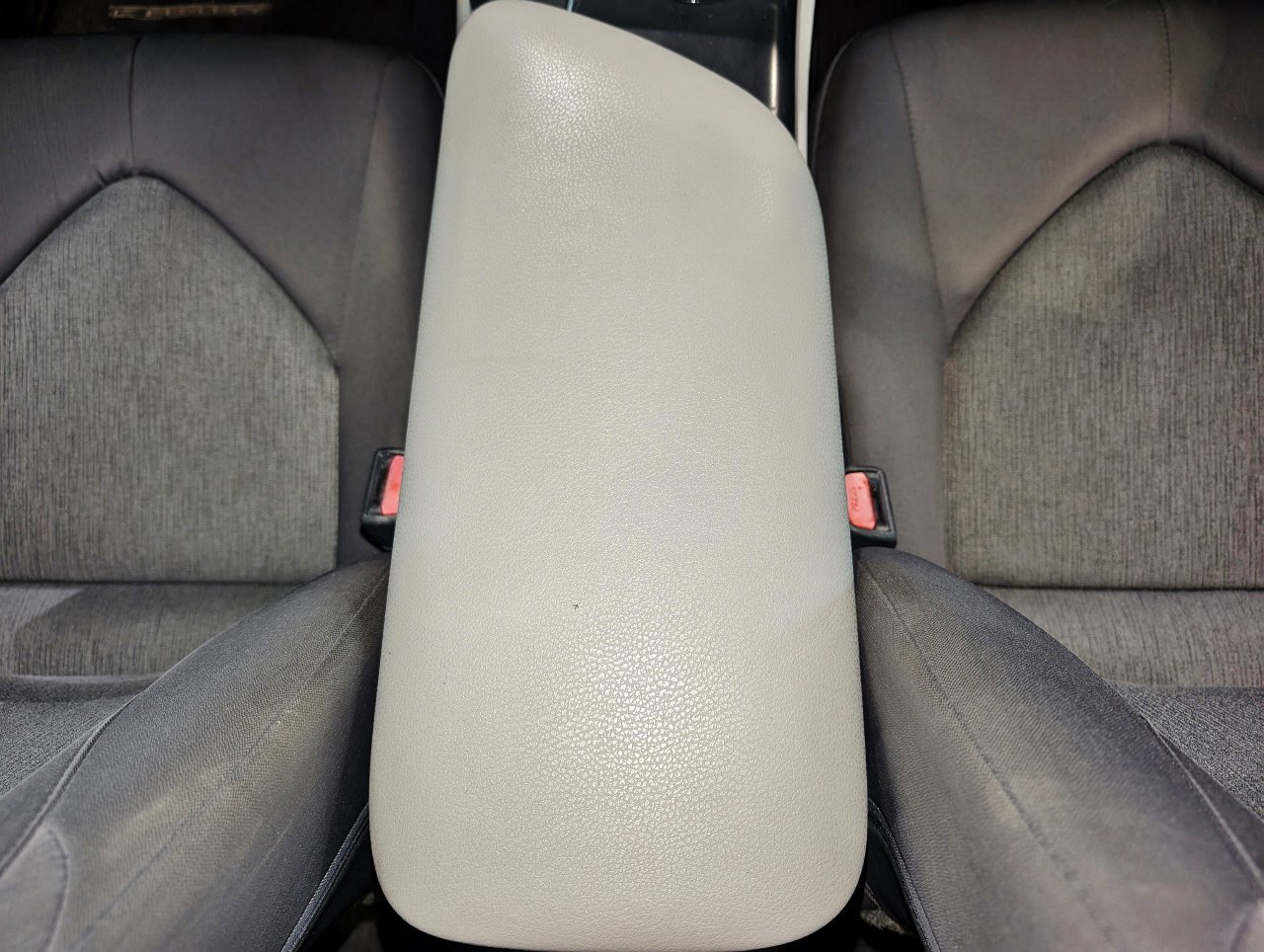 Used 2018 Toyota Camry LE image 38