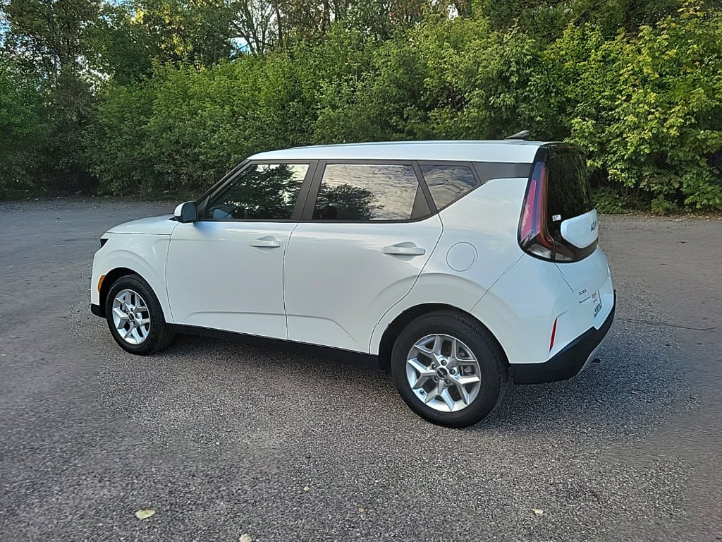Used 2025 Kia Soul LX w/ LX Technology Package FWD image 15