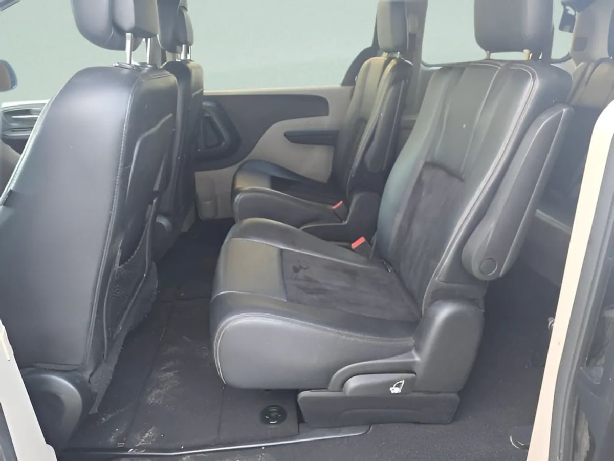 Used 2017 Dodge Grand Caravan SXT FWD image 35